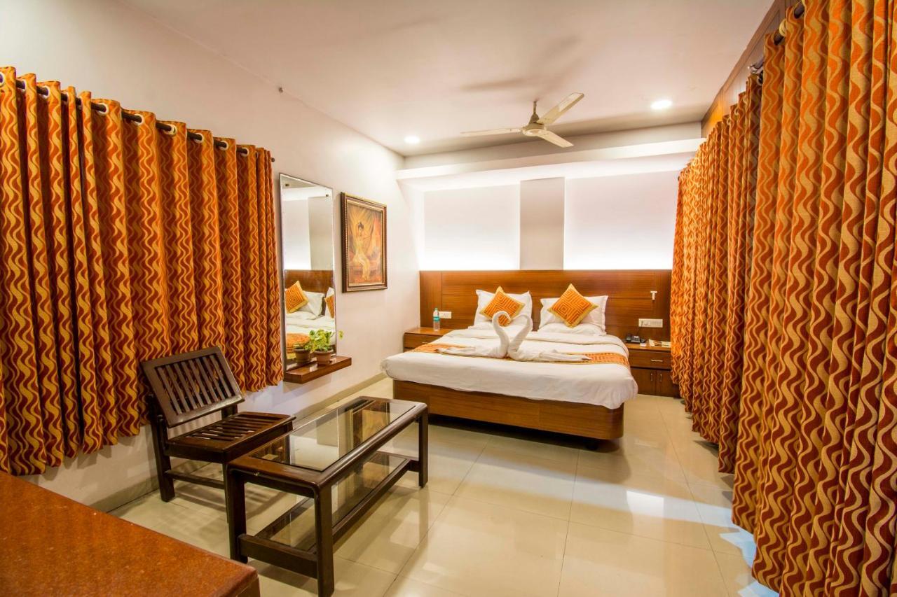 Hotel Chandra'S Visakhapatnam Dış mekan fotoğraf